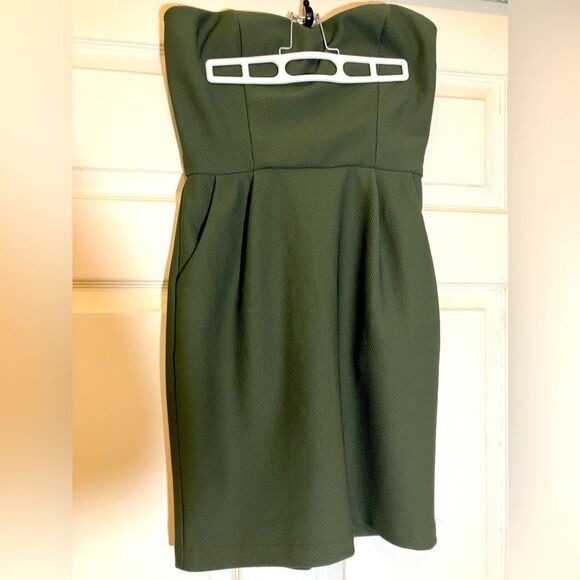 Guess Dresses & Skirts - Guess sleeveless dress, pockets, Hunter green, excellent condition, medium